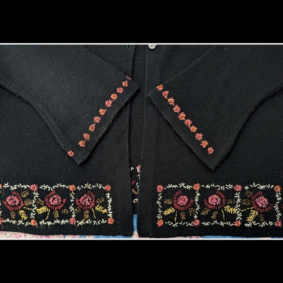 C.M.I. Embroidered 2 button cardigan - Picture 4 of 5